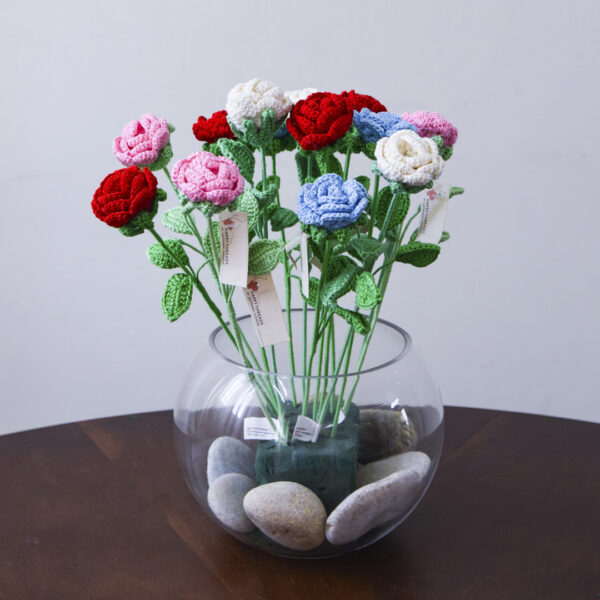 Top Quality Crochet Roses With Leaves